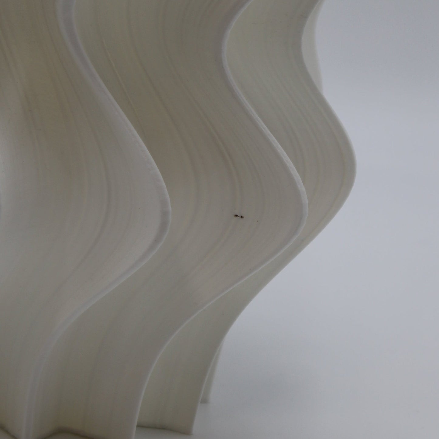 Iris Lamp – White Seconds Edition 3