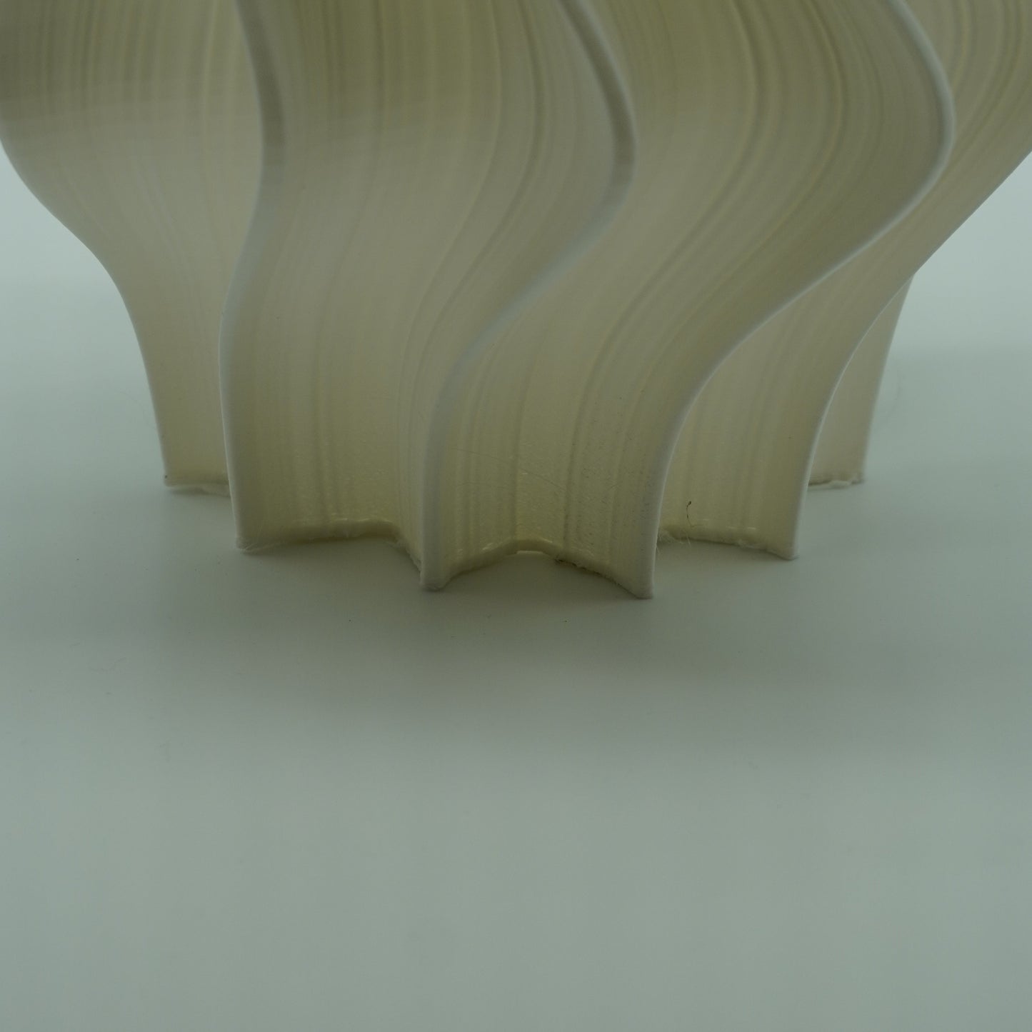 Iris Lamp – Creme (Seconds Edition – Creme 1)