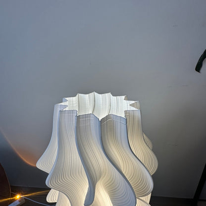 Crème Iris Statement lamp, close-up of the top rim and misprint