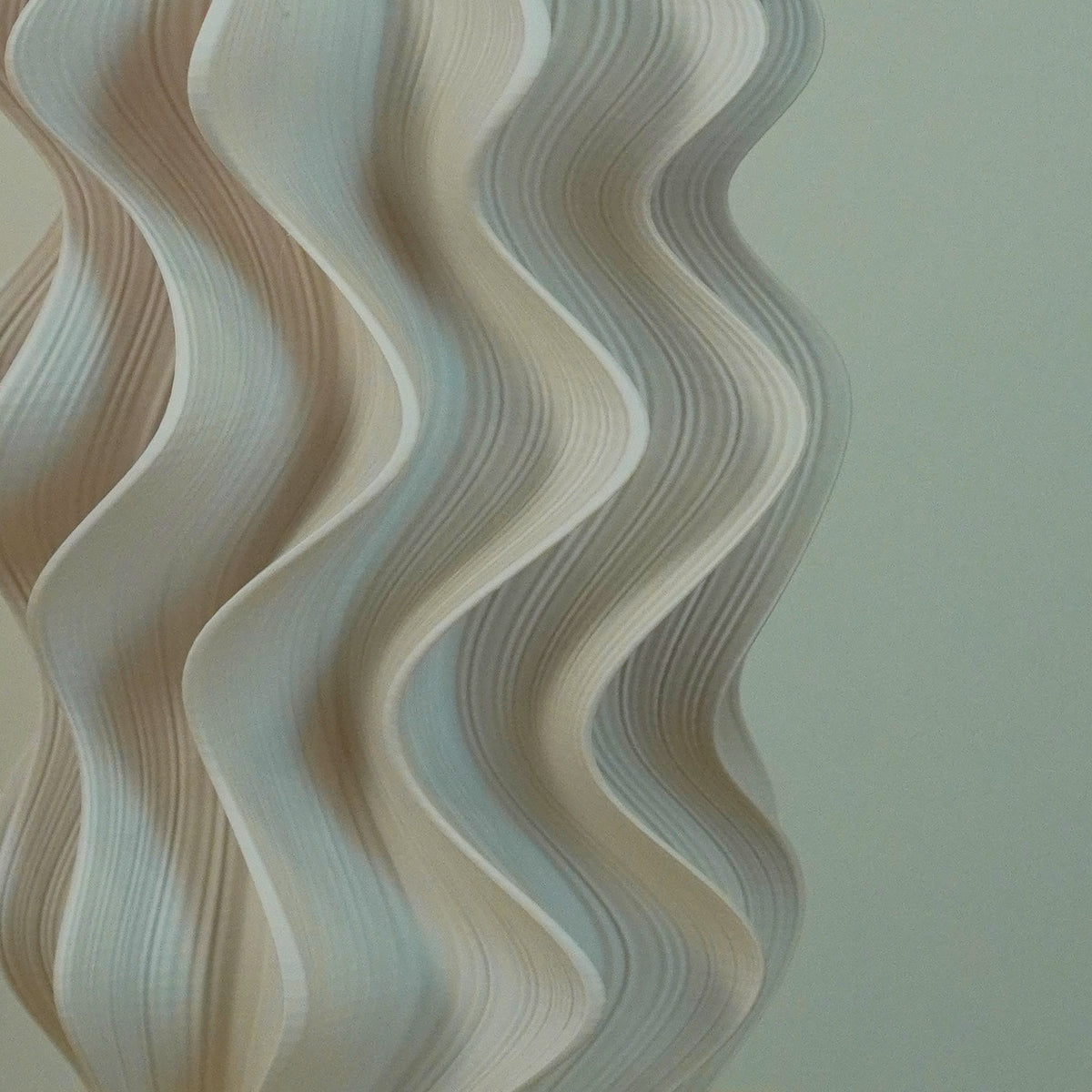 Warm Pearl Iris Table Lamp detail 1