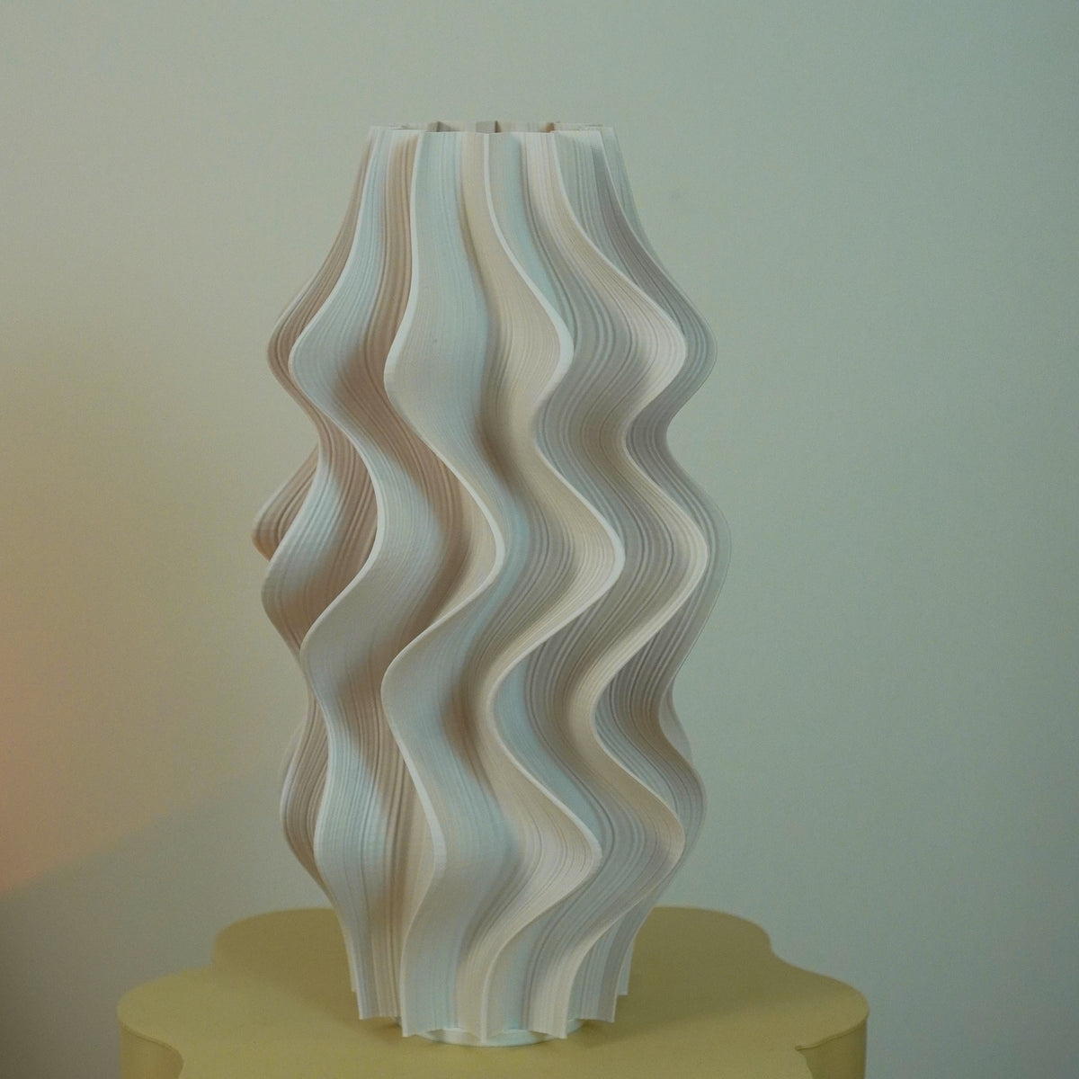 Warm Pearl Iris Table Lamp off