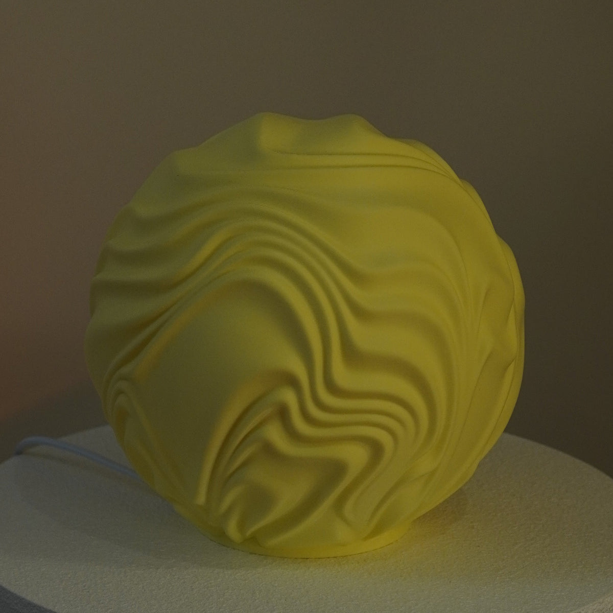 Leora O4 Flow Sculpted Lamp in Lemon switched off