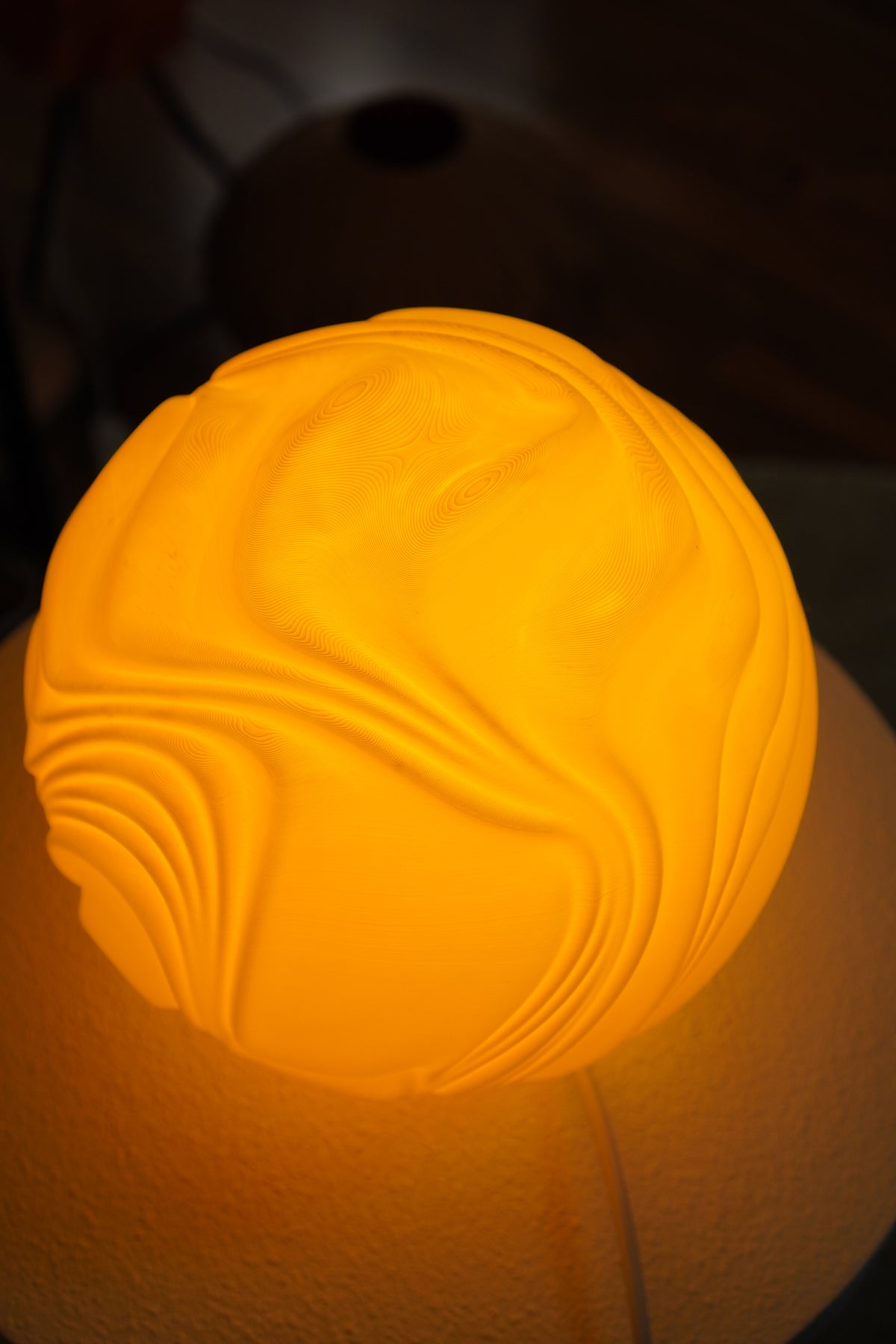 Side detail of the illuminated Lemon O4 Flow Sculpted Lamp